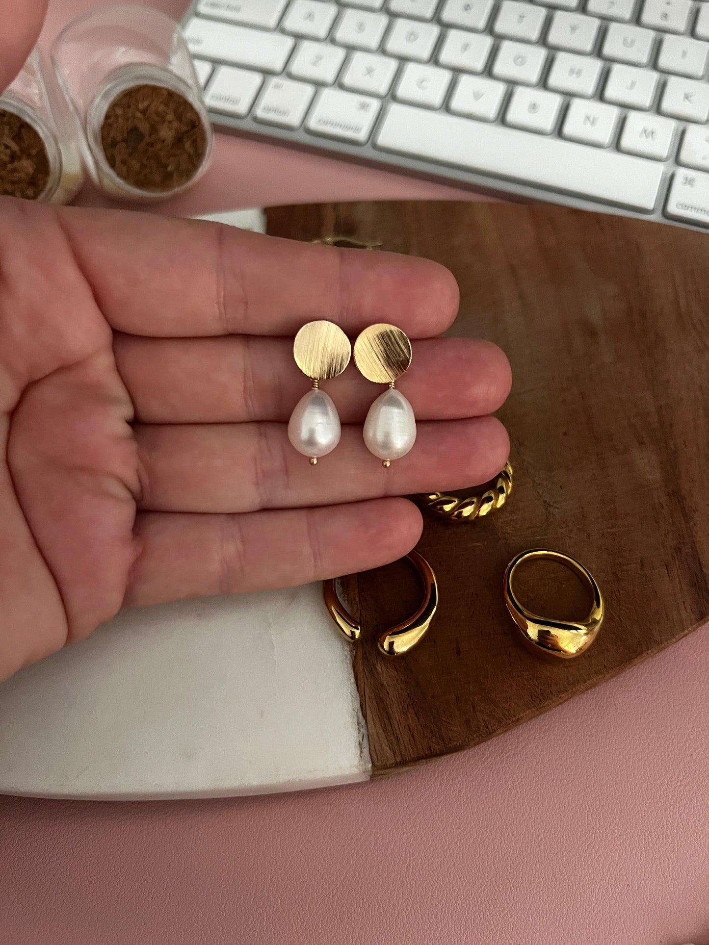 Pearl drop stud - Perla De Agua Dulce
