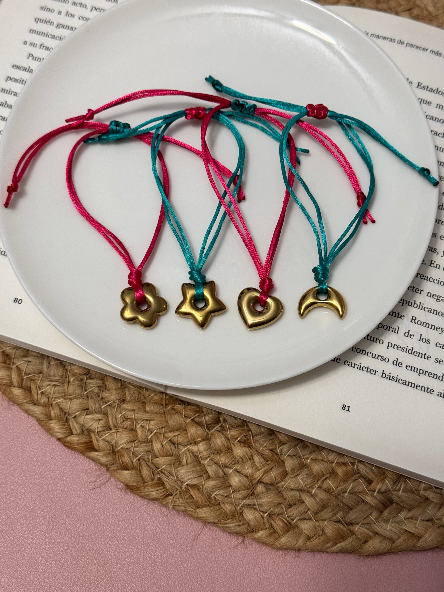 Daisy, star and moon bracelet - Perla De Agua Dulce