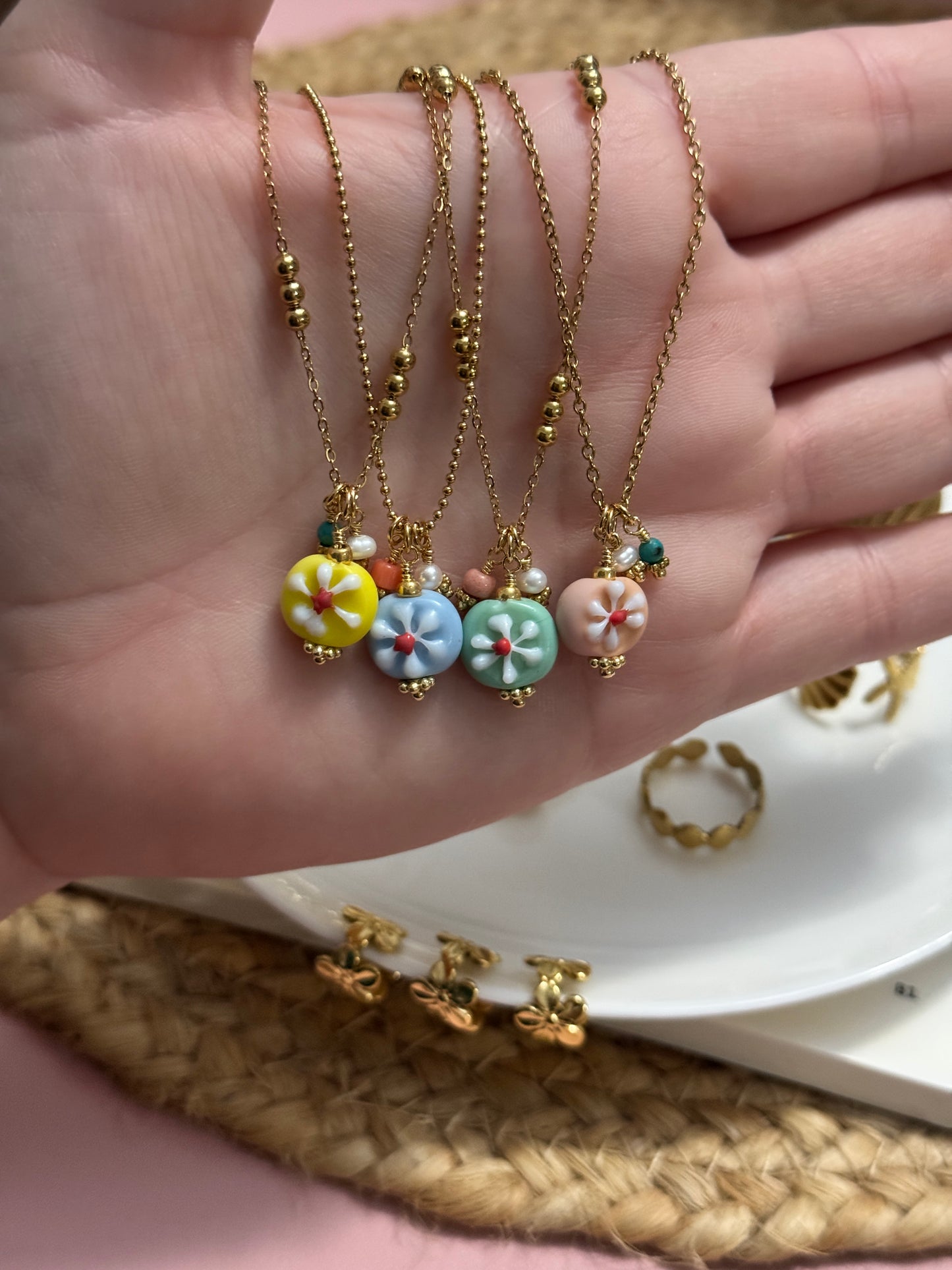 Colorful Flower chain - Perla De Agua Dulce