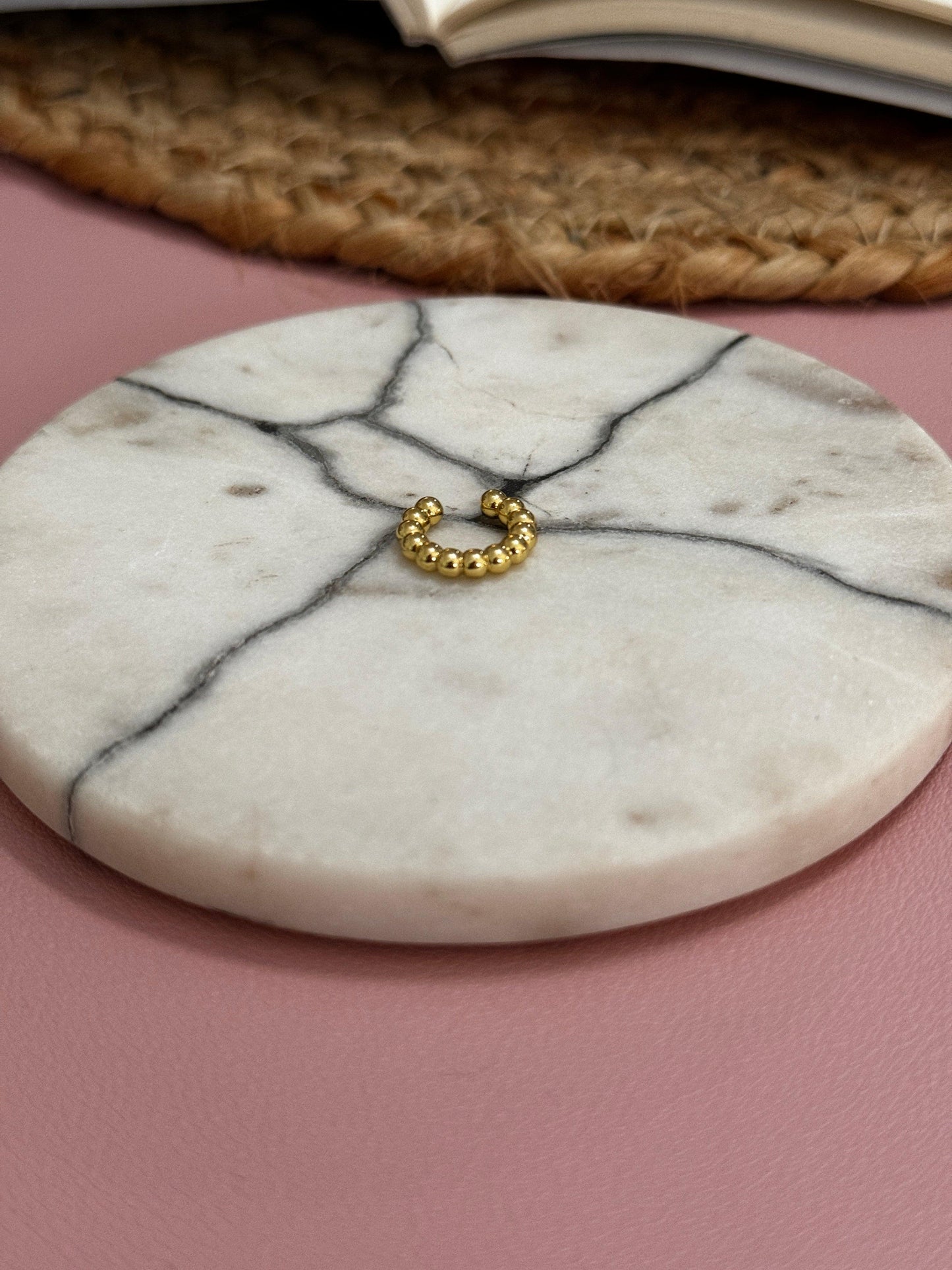 Ball ear cuff - Perla De Agua Dulce