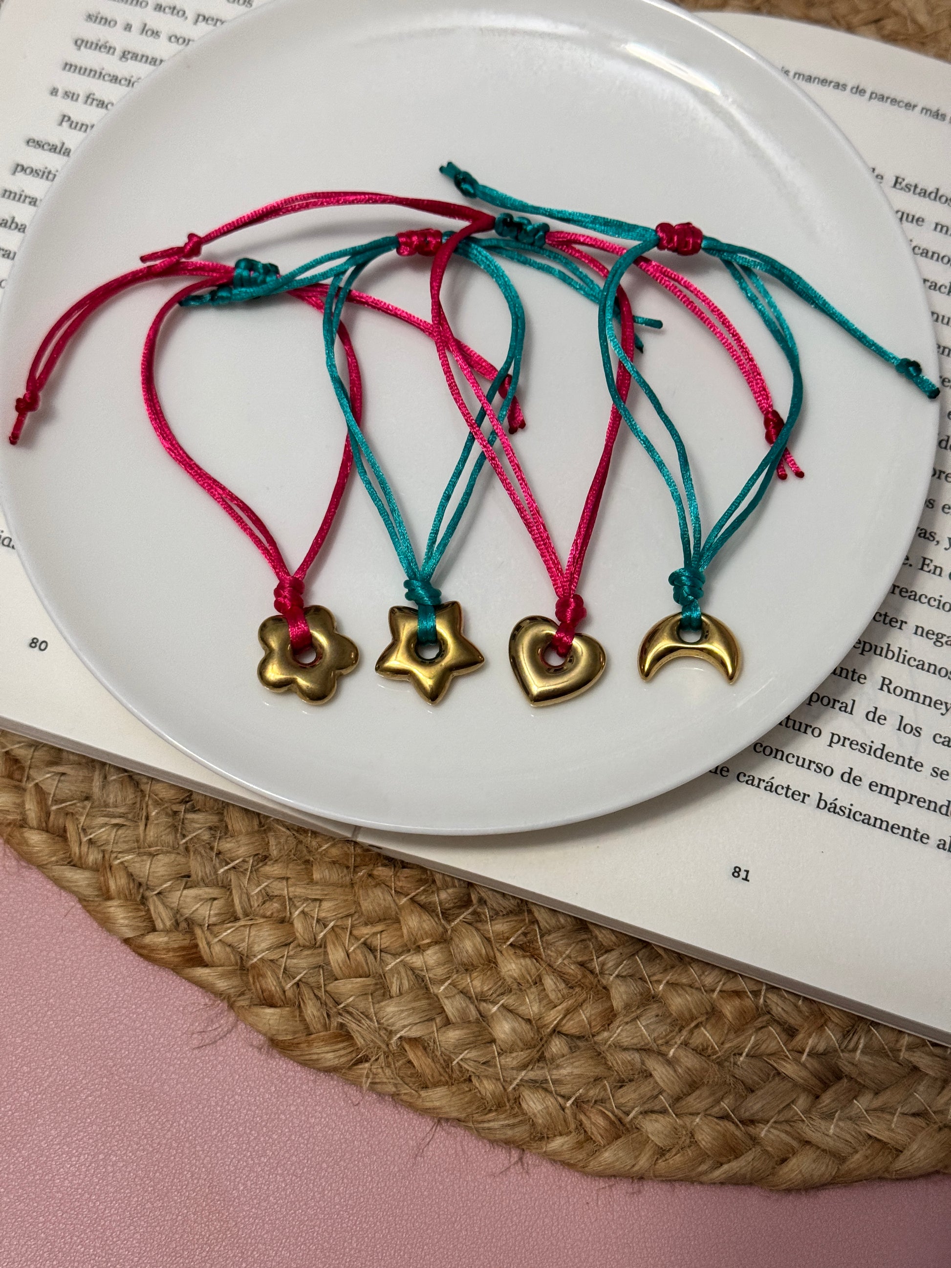 Daisy, star and moon bracelet - Perla De Agua Dulce