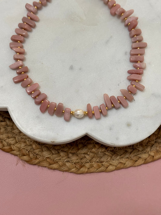 Rosa viejo necklace