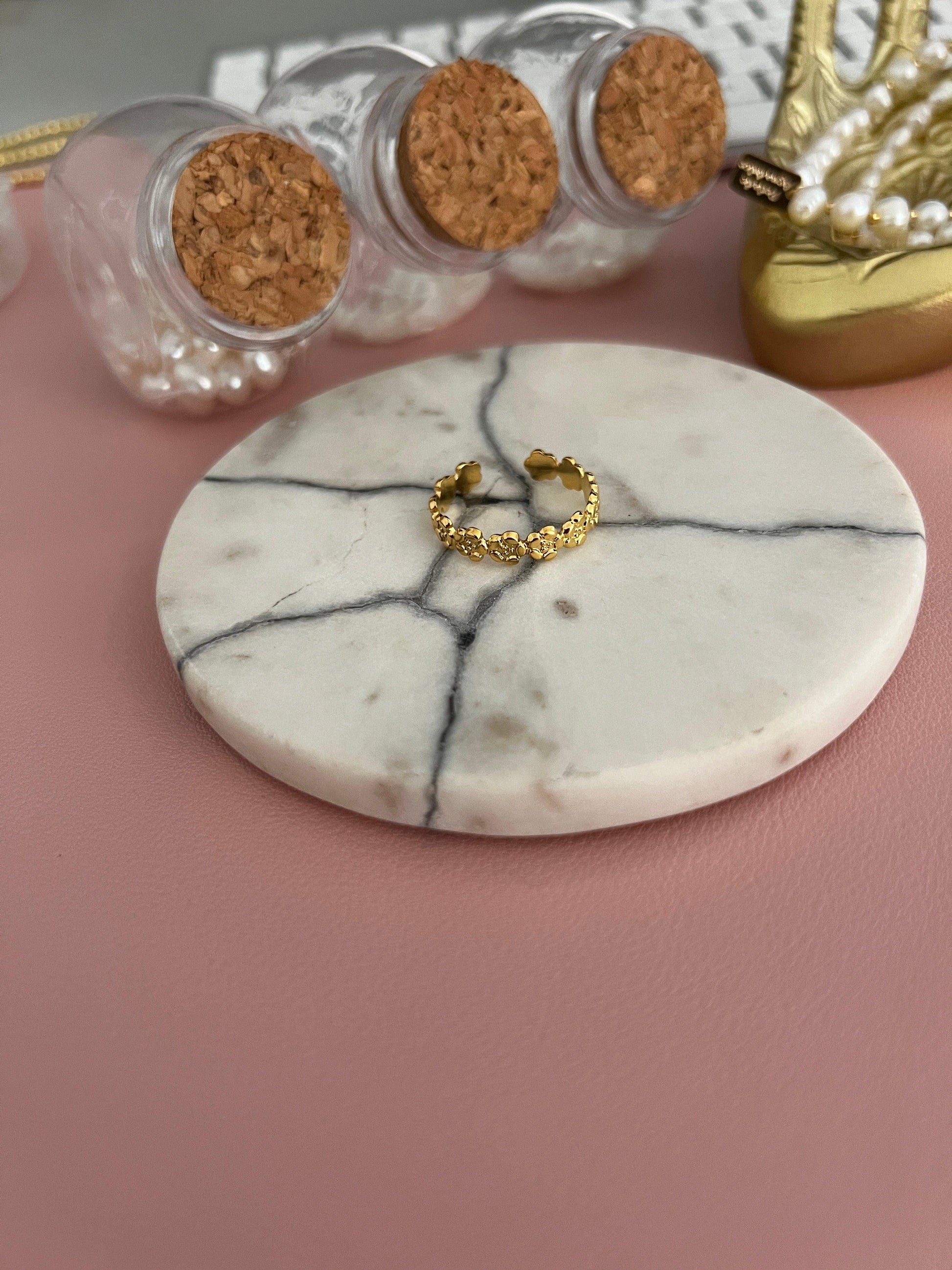 Tiny flower Ring - Perla De Agua Dulce